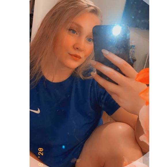 Profile Picture of Tiffiney James (@tiffiney101) on Poshmark