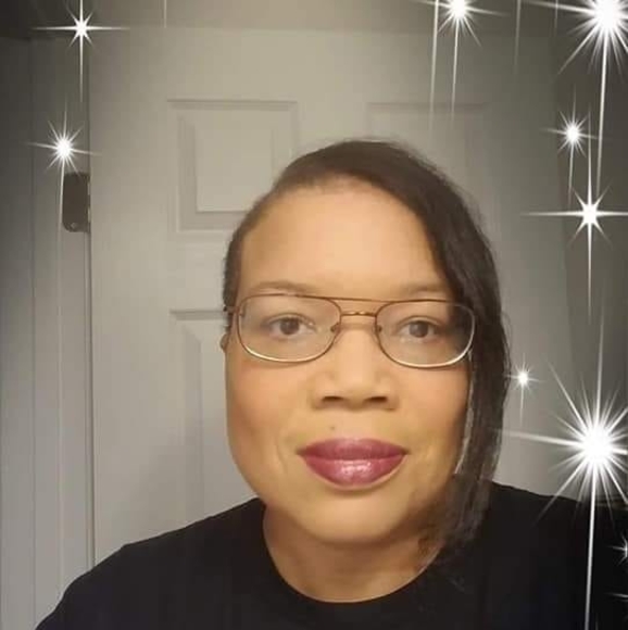 Profile Picture of Simone Bradley (@simonebradley) on Poshmark