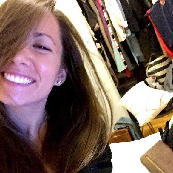 Profile Picture of Ashley Mctigue (@adoran1205) on Poshmark