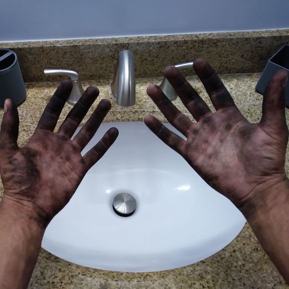 Profile Picture of Julio Garcia (@juliobihyeah) on Poshmark