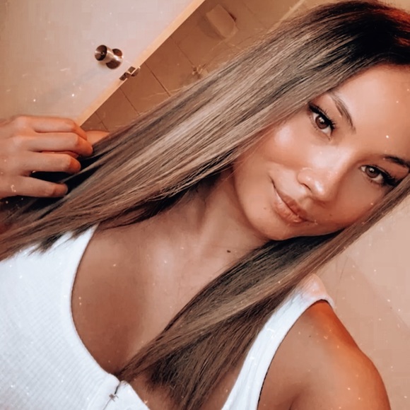 Profile Picture of Alana Johnson (@alana_mae96) on Poshmark