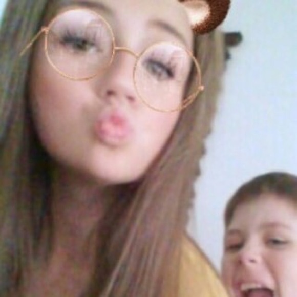 Profile Picture of Destiny Karichner (@destluvk) on Poshmark