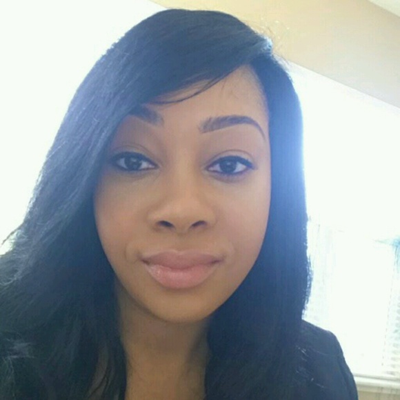 Profile Picture of Simone Carey (@scarey90) on Poshmark