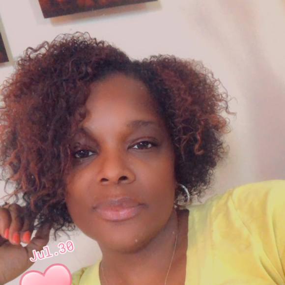 Profile Picture of Pat Thomas (@patluvsu31) on Poshmark