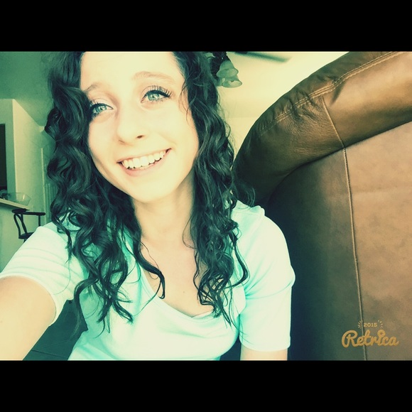 Profile Picture of Julia Antal (@juliantal) on Poshmark