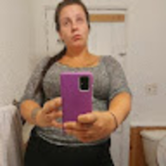 Profile Picture of Nikki Raxx (@raxxonraxx88) on Poshmark