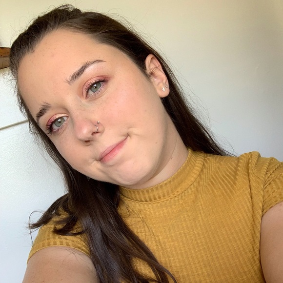 Kate Edens - Poshmark Profile Picture of Kate Edens (@kateedens21) on Poshmark