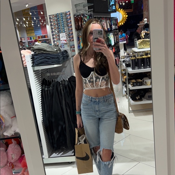 Profile Picture of Sahara Cruzen (@sahara_cruzen) on Poshmark