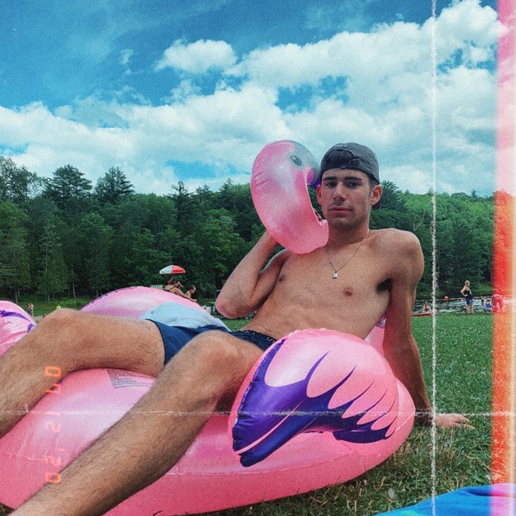 Profile Picture of Samuel Piedmonte (@samuelp30) on Poshmark