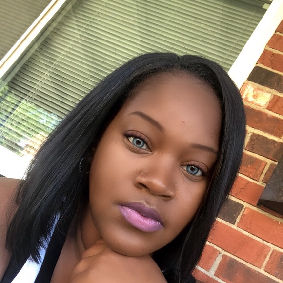 Profile Picture of Jasmine Heade (@jasmineheade) on Poshmark