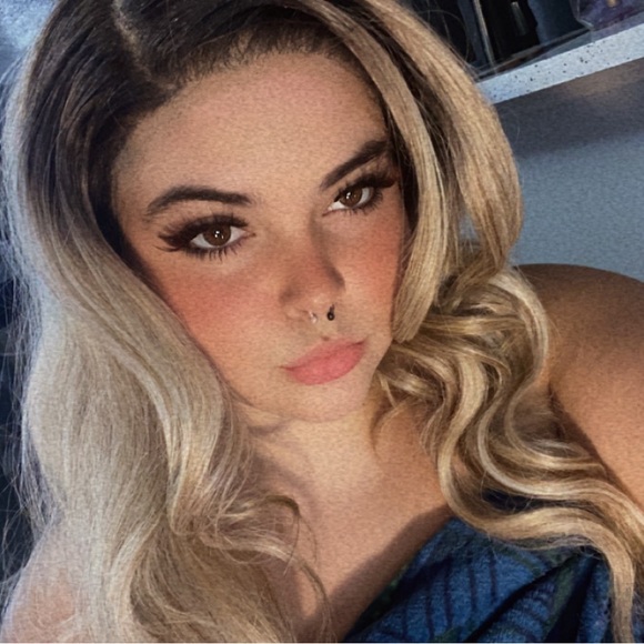 Profile Picture of Glenna Ethridge (@glennaethridge3) on Poshmark