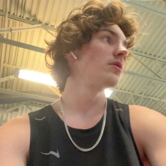 Profile Picture of Andrew Dewar-walton (@andrewdw10) on Poshmark