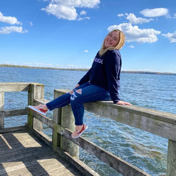 Profile Picture of Bryanna Felber (@bryanna2019) on Poshmark