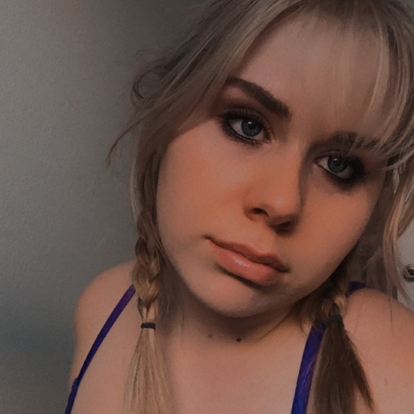 Profile Picture of Savannah Whetten (@savannahwhetten) on Poshmark