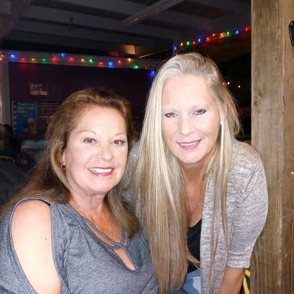 Profile Picture of Lisa Gates (@lisagates2257) on Poshmark