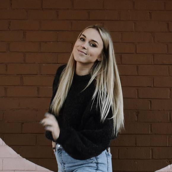 Profile Picture of Libby Arnold (@libbyarnold23) on Poshmark