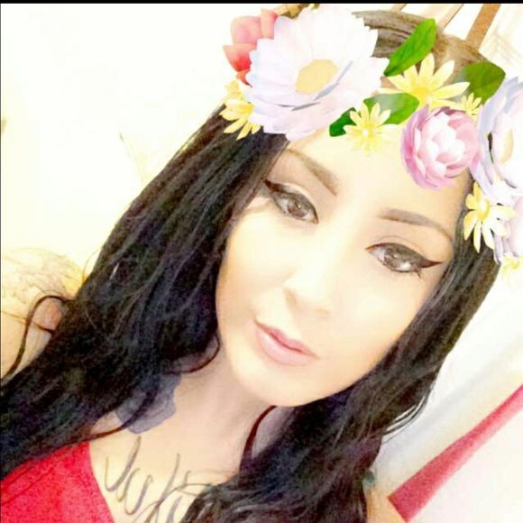 Profile Picture of Amber Lausell (@acooley95) on Poshmark