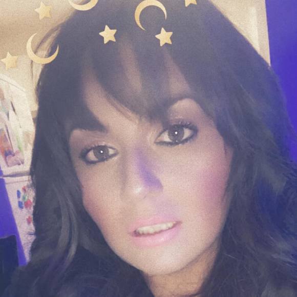 Profile Picture of Angela Gavrielov (@johnnyyael1) on Poshmark