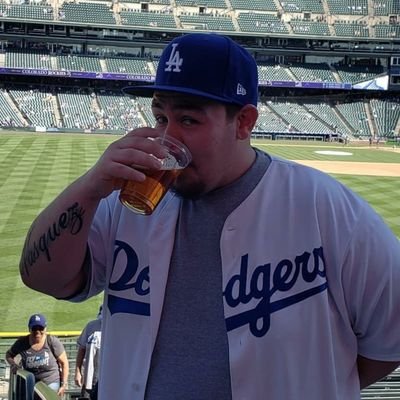 Profile Picture of Andrew Vasquez (@SuckafishDrwski) on Twitter