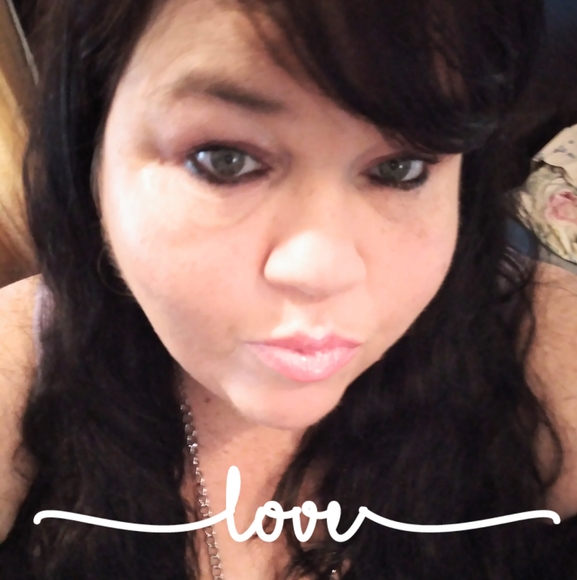 Profile Picture of Melissa Newcomb (@missykaye71) on Poshmark