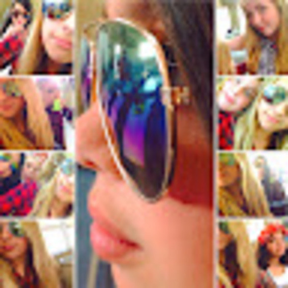 Profile Picture of Rebecca Crestani (@rcrestani1) on Poshmark