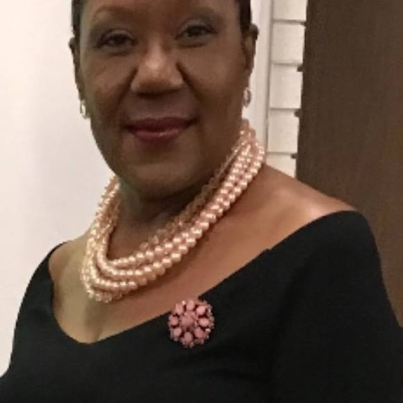 Profile Picture of Lois Levingston (@cskl) on Poshmark