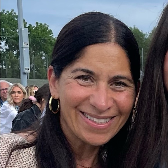 Profile Picture of Annette Cordisco (@acordisco) on Poshmark