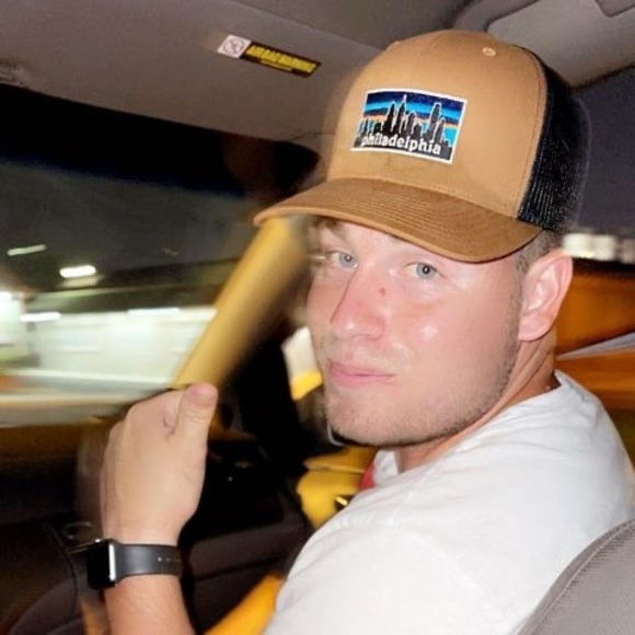 Profile Picture of Josh Davidson (@joshdavidson231) on Poshmark