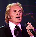 Profile Picture of Engelbert Humperdinck (singer)on Wikipedia