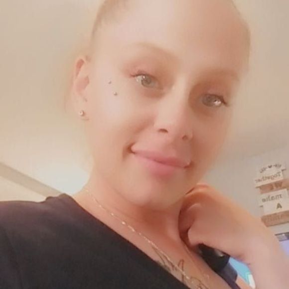 Profile Picture of Kristinna Peterka (@kristinnap) on Poshmark