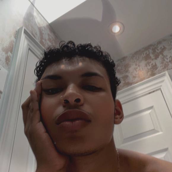 Profile Picture of Vitor Hugo (@vitor12almeid) on Poshmark