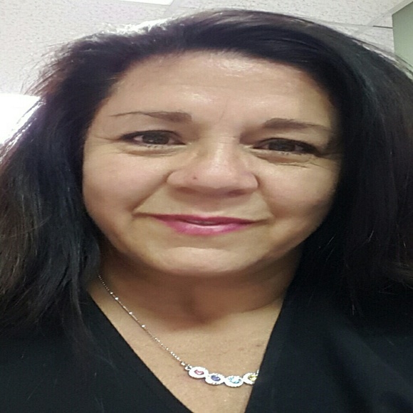 Profile Picture of Linda Delgado (@mylilriah) on Poshmark