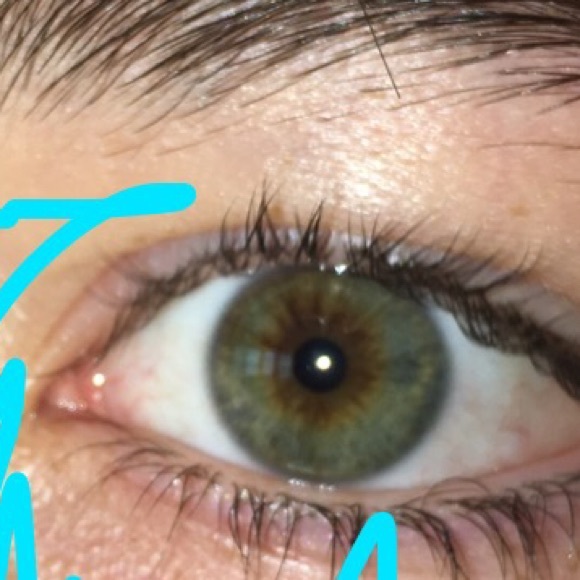 Profile Picture of Cameron Nezbeth (@cameronnezbeth) on Poshmark