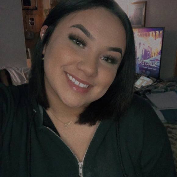 Profile Picture of Zamarit Borrero (@zamaritb) on Poshmark