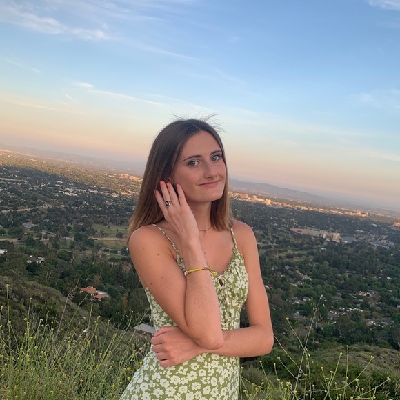 Profile Picture of Lauren Nettels (@laurennettels) on Poshmark