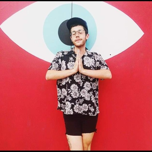 Profile Picture of Jonah Kim (@jonah_dylan) on Poshmark