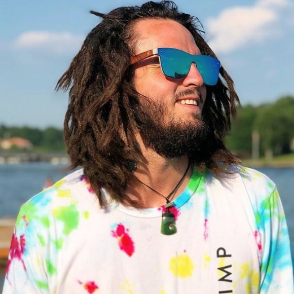 Profile Picture of Devin Sweet (@hempchimp) on Poshmark