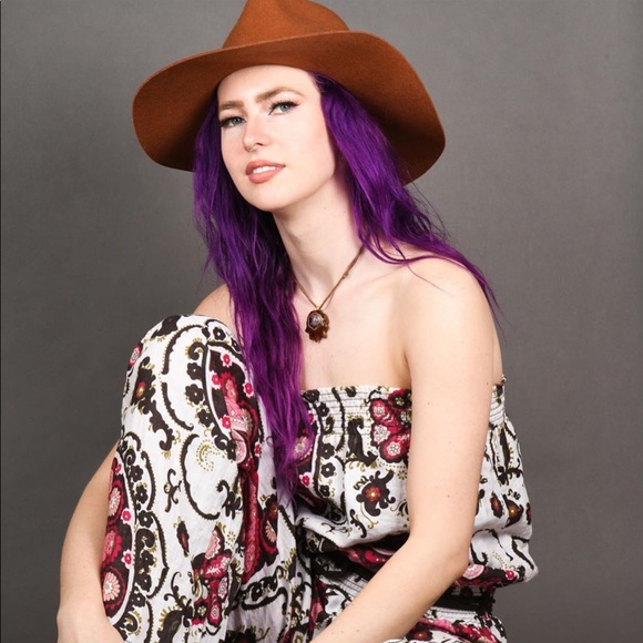 Profile Picture of Steph Quance (@stephquance) on Poshmark