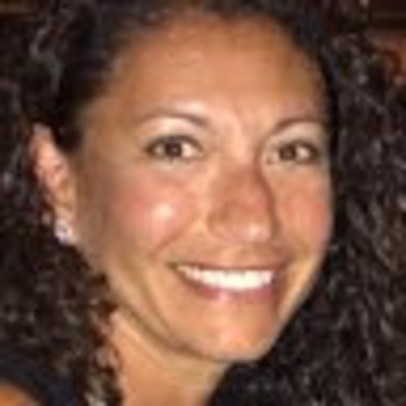 Profile Picture of Lisa Harman (@lisaharman806) on Poshmark