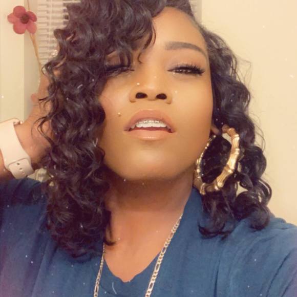 Profile Picture of Latoya Oglesby (@toyaallaboutme) on Poshmark