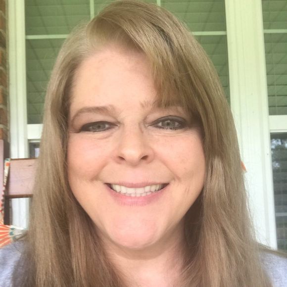 Profile Picture of Debra Devine (@debradivine2019) on Poshmark
