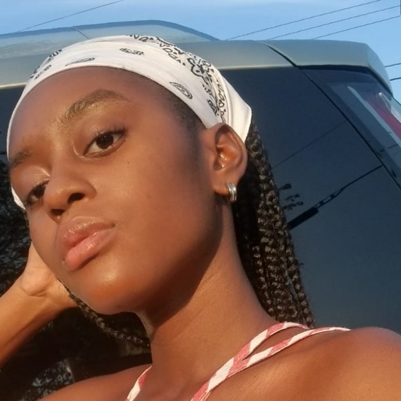 Rochelle Cenac - Poshmark Profile Picture of Rochelle Cenac (@rochellecenac) on Poshmark