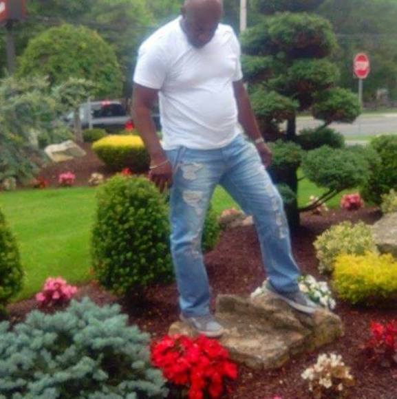 Profile Picture of Ferron Crossman (@ferronw) on Poshmark