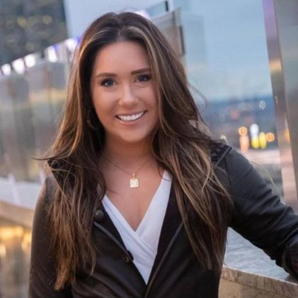 Profile Picture of Jenna Wade (@jennawade96) on Poshmark