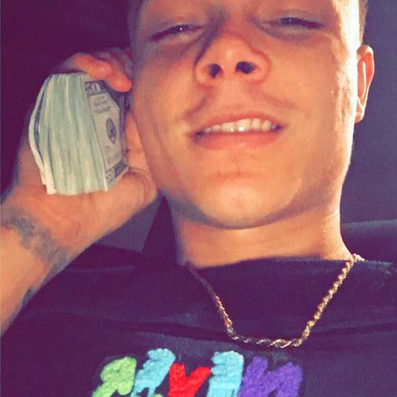 Profile Picture of Deandre Clarey (@deandreclarey) on Poshmark