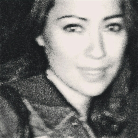 Profile Picture of Loretta Vasquez (@lolovasq) on Poshmark