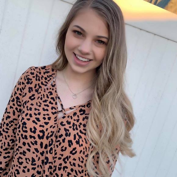 Joey Franks - Poshmark Profile Picture of Joey Franks (@peacheznkreme73) on Poshmark