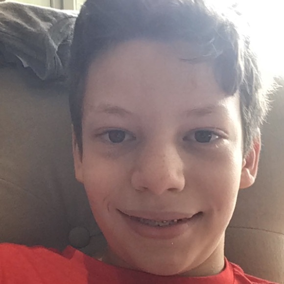 Profile Picture of Ben Pfefer (@benmojo123) on Poshmark