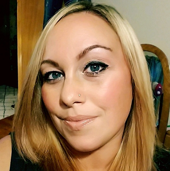 Profile Picture of Sabrina Delsolio (@sabrinad31) on Poshmark