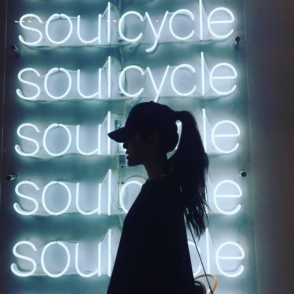 Profile Picture of Jialu Zhou (@janicebaby926) on Poshmark